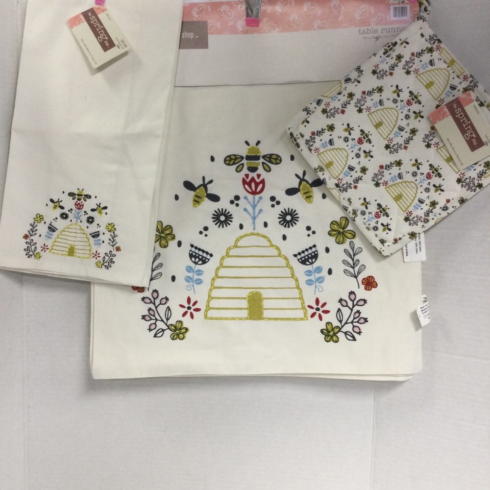 Hobby Lobby Floral Beehive Embroidered Table Runner Potholder & Kitchen Towel